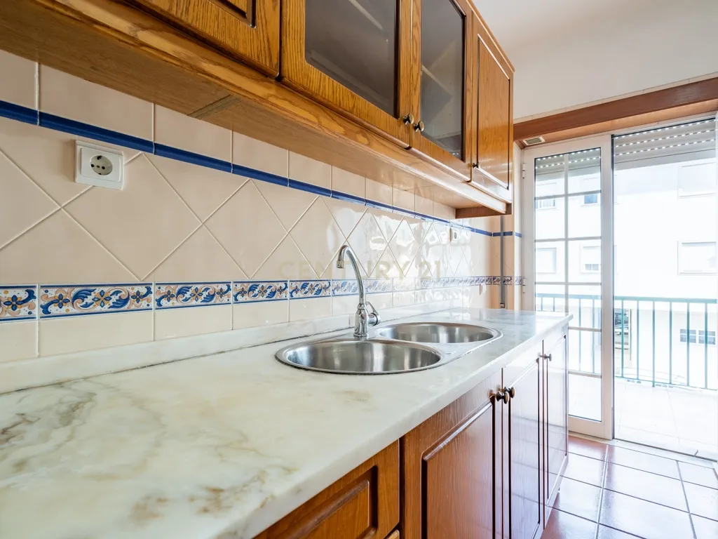 Moderno T1 em Lousã, quase novo e pronto a habitar - Image 16