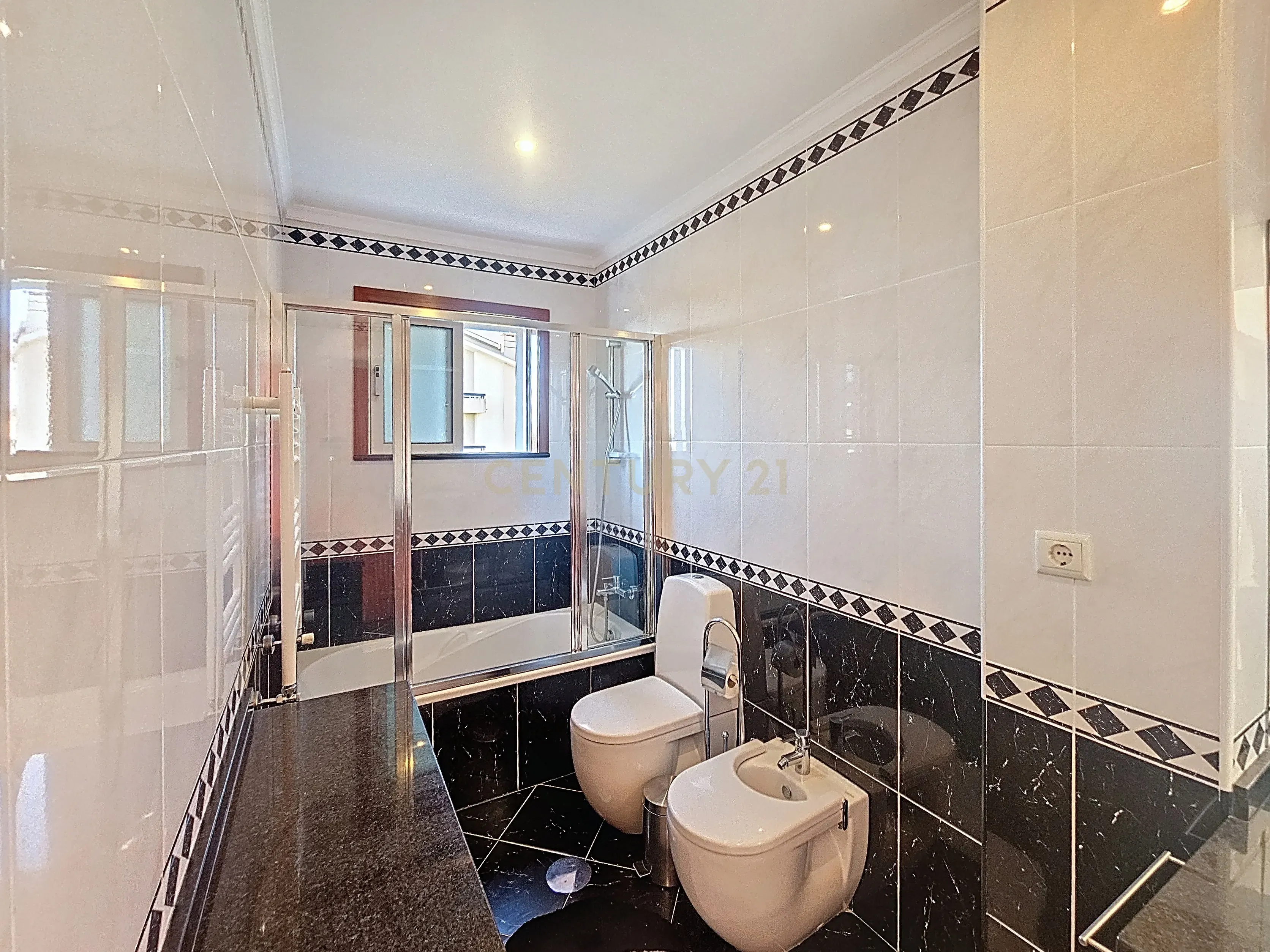 Moradia T4 com Vista Mar em Vila Nova de Gaia - Image 35