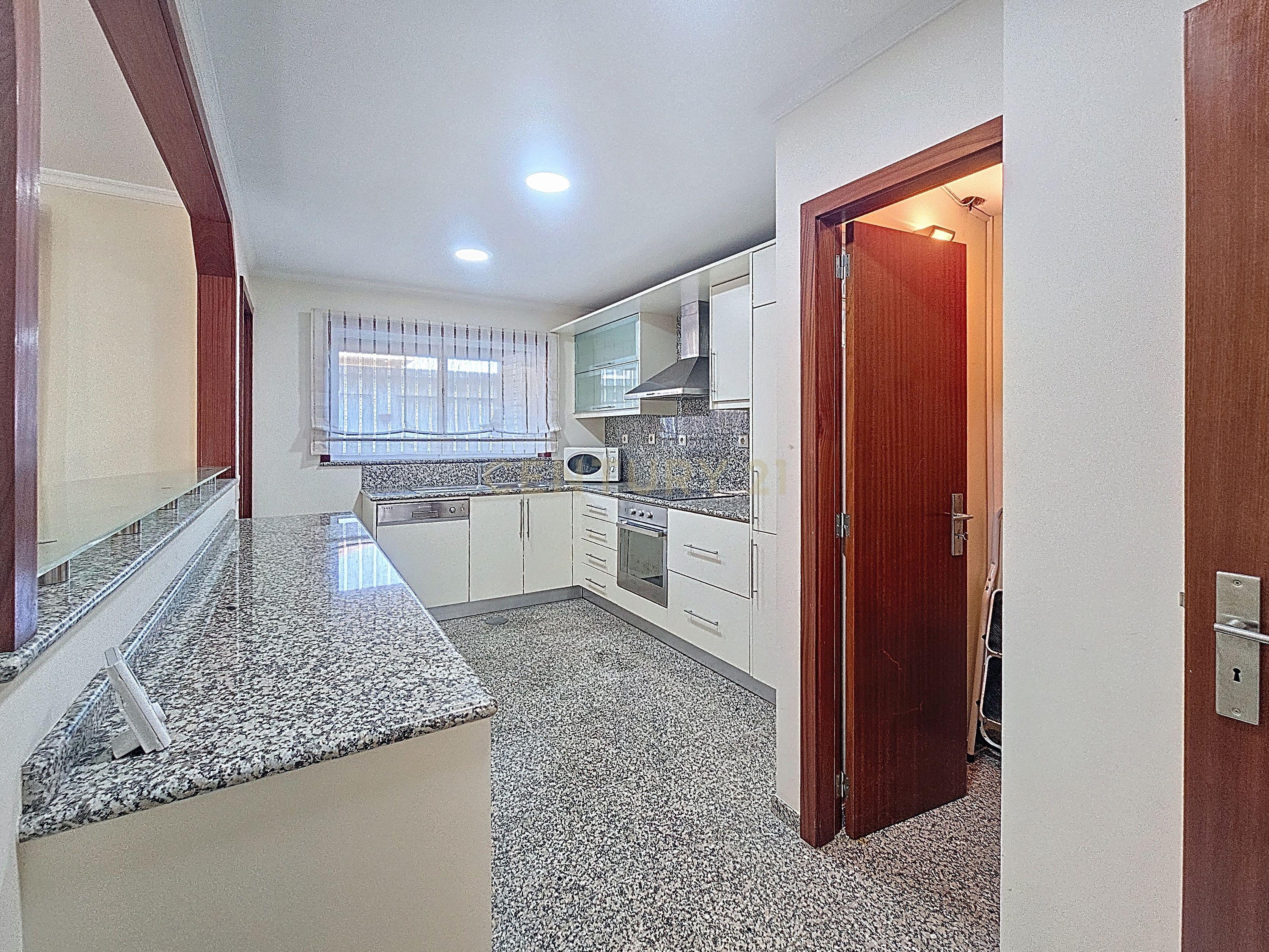 Moradia T4 com Vista Mar em Vila Nova de Gaia - Image 14