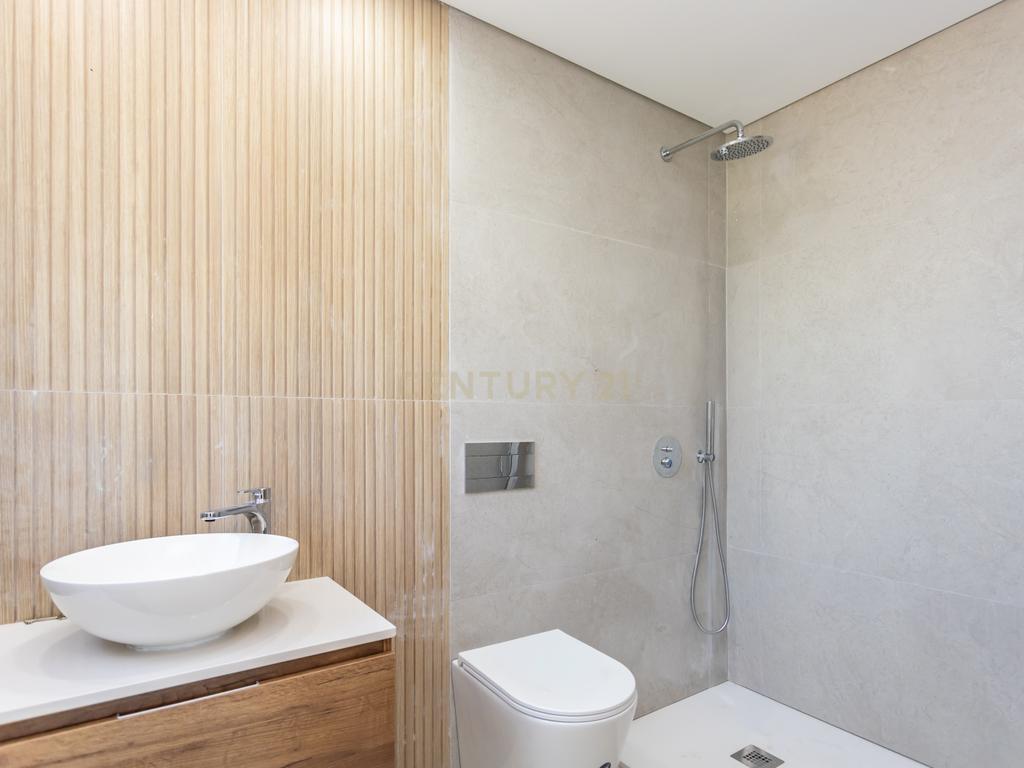 Carisma e boas áreas na sua Moradia Nova T4 Suites!!! no Pinhal do General - Image 60