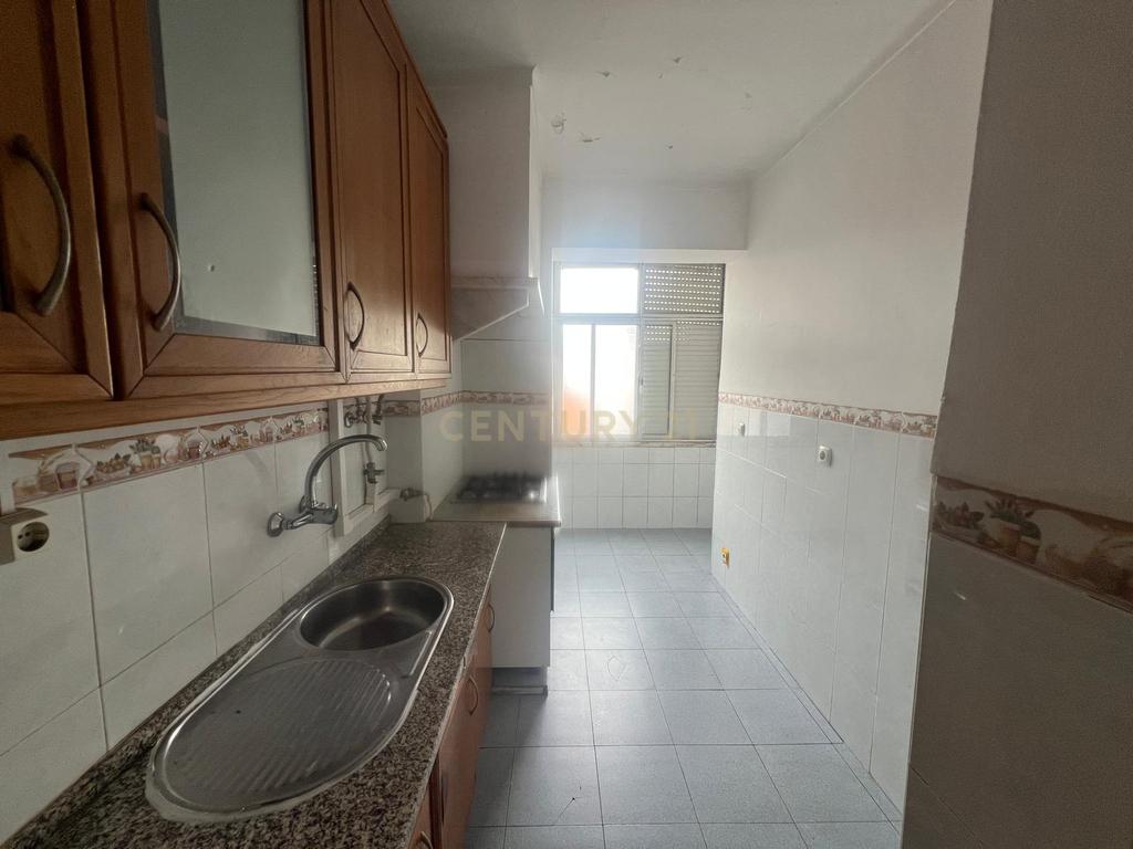 Apartamento de 3 assoalhadas , Laranjeiro, Almada - Image 12