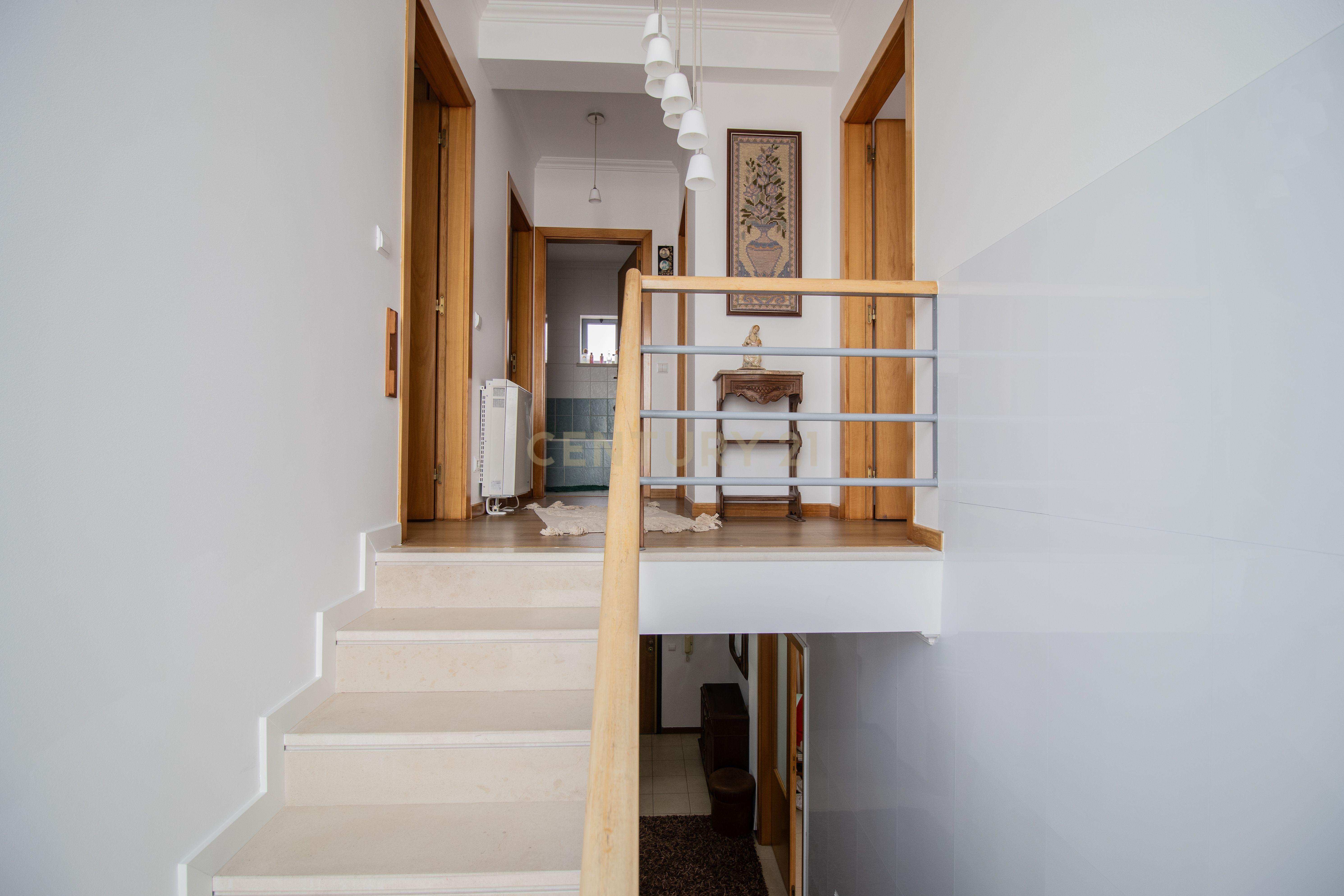 Fotografia 12 de T4 Duplex em Pataias com 181 m², garagem, arrumo e excelente luminosidade