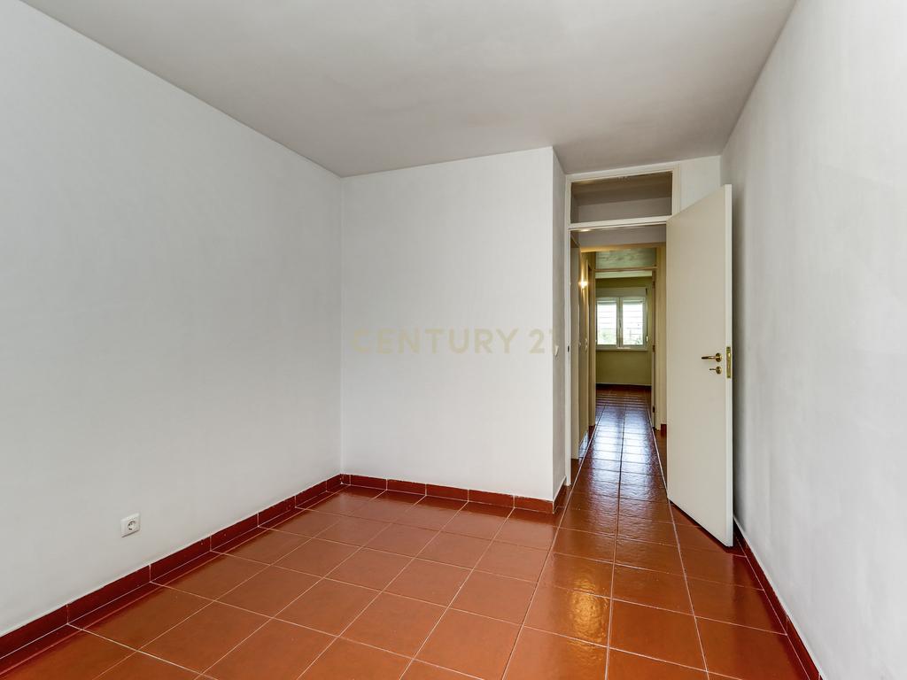 Apartamento T4 Duplex no coração de Telheiras - Image 19