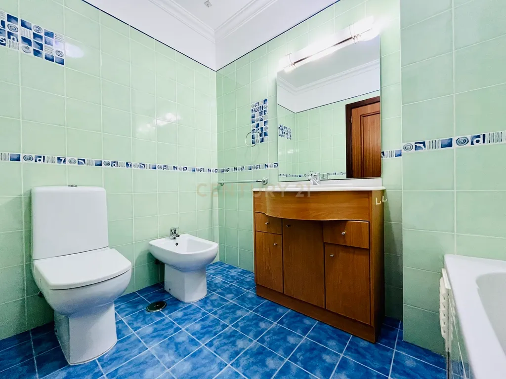 Apartamento T3 na Baixa de Olhão – Localização privilegiada junto à Praça da Floripes e Mercados Municipais - Image 19