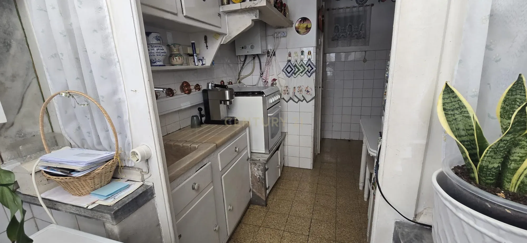 Apartamento T2 em Odivelas — Arrendado, Ideal para Investimento - Image 1