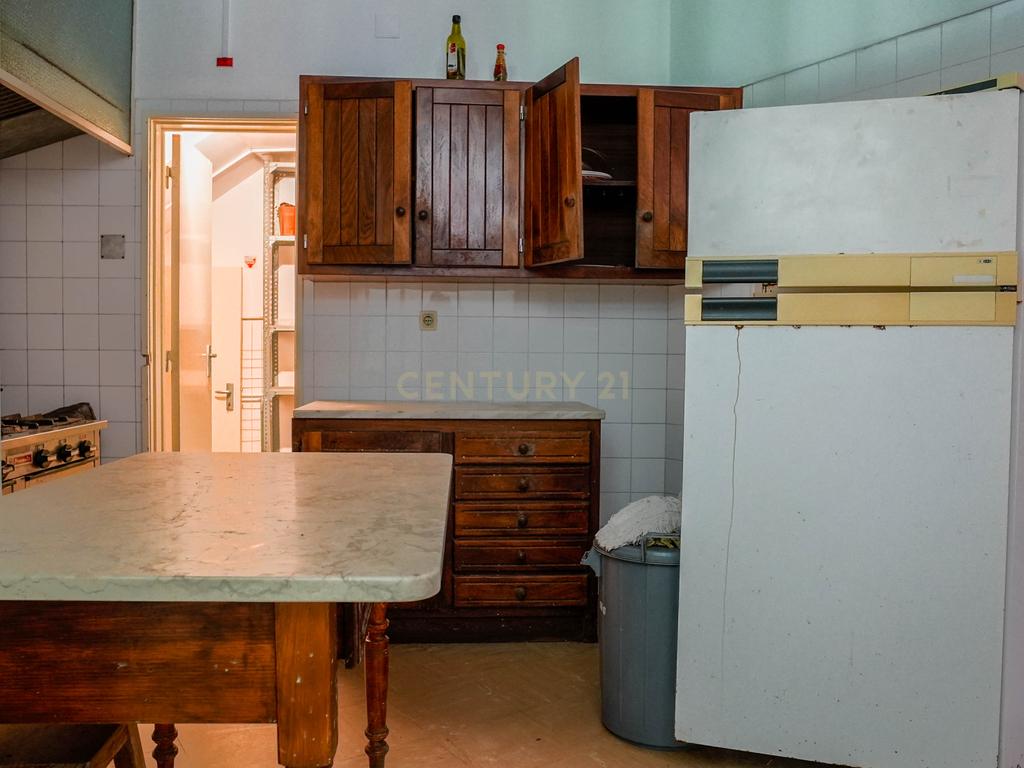  Espaço Versátil com Localização Privilegiada - Image 29