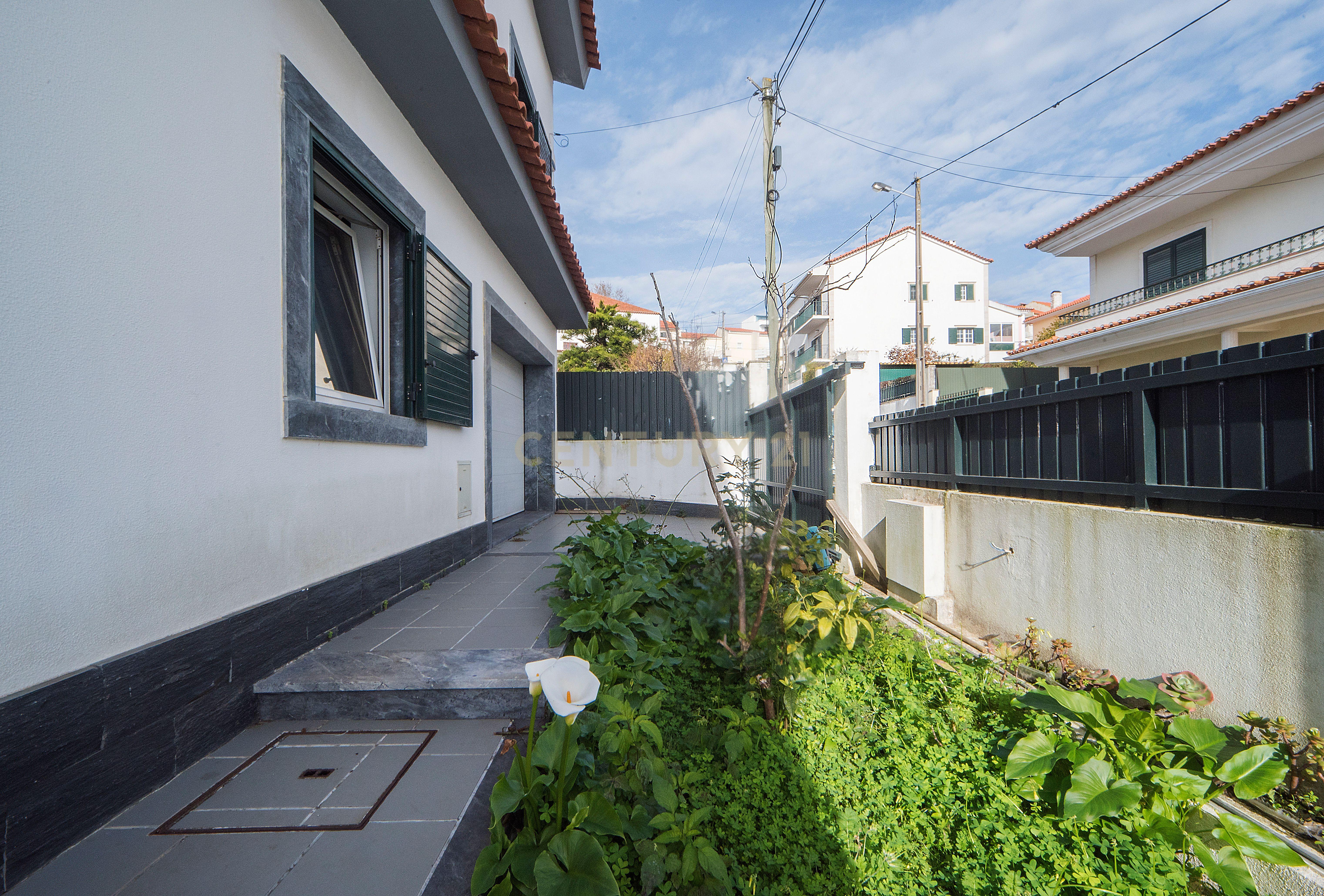 Espetacular Moradia T6 com Jardim e Terraço em Odivelas - Image 54