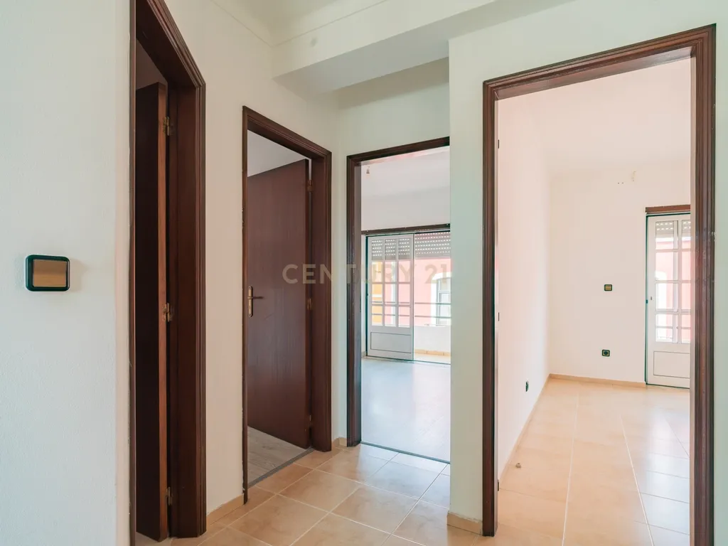 Apartamento T2 no Centro da Marinha Grande - Image 5