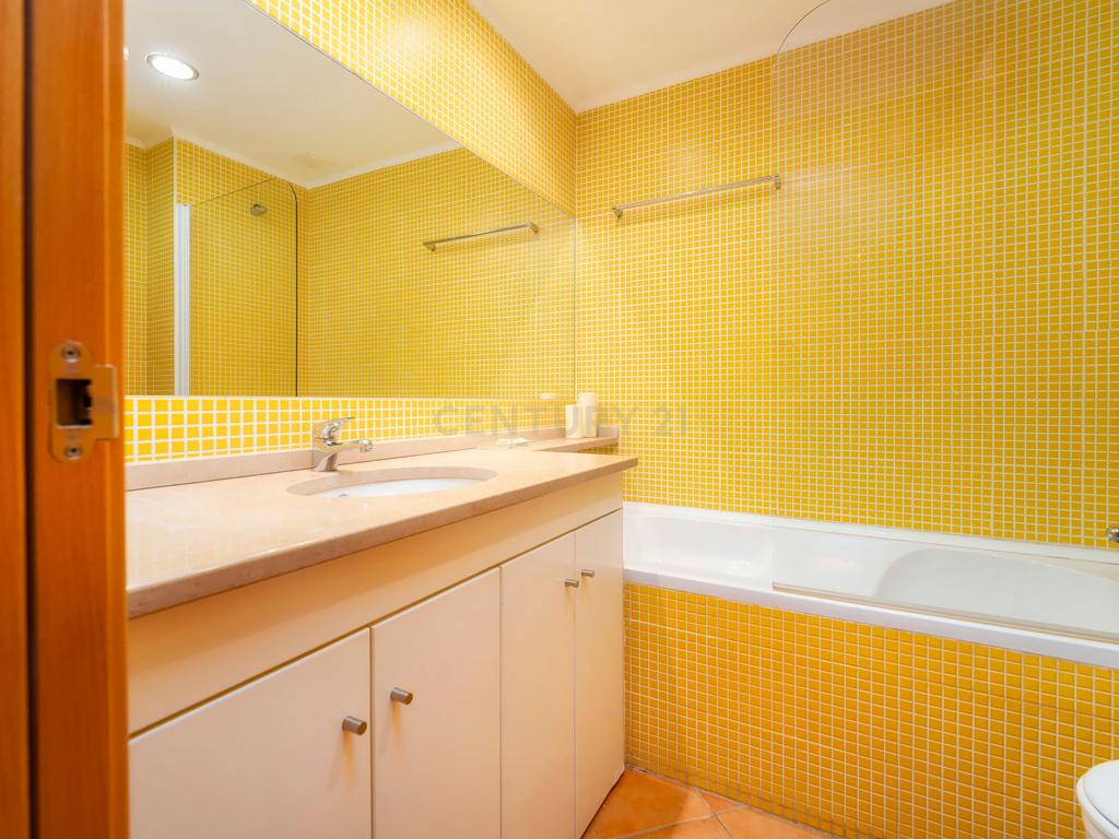 Apartamento T1 | Vista mar | Piscina | Estacionamento | Praia 100mt | Armação de Pera | Algarve - Image 21