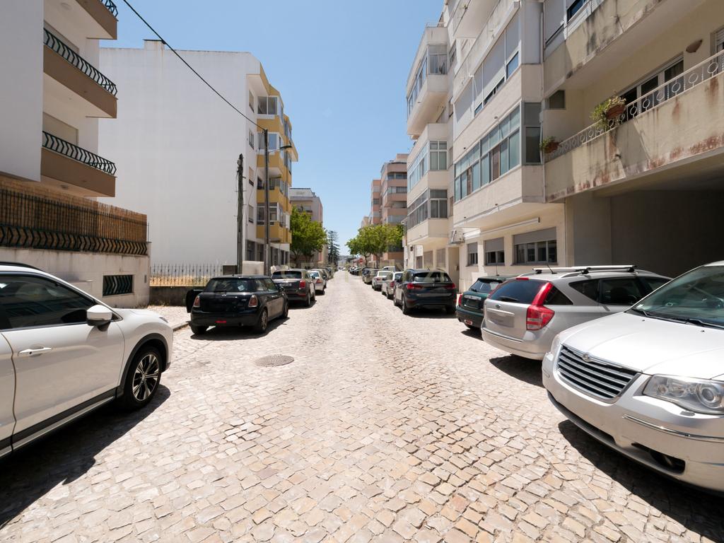 Apartamento T1 - totalmente remodelado - Elevador- S. António Caparica - Image 16