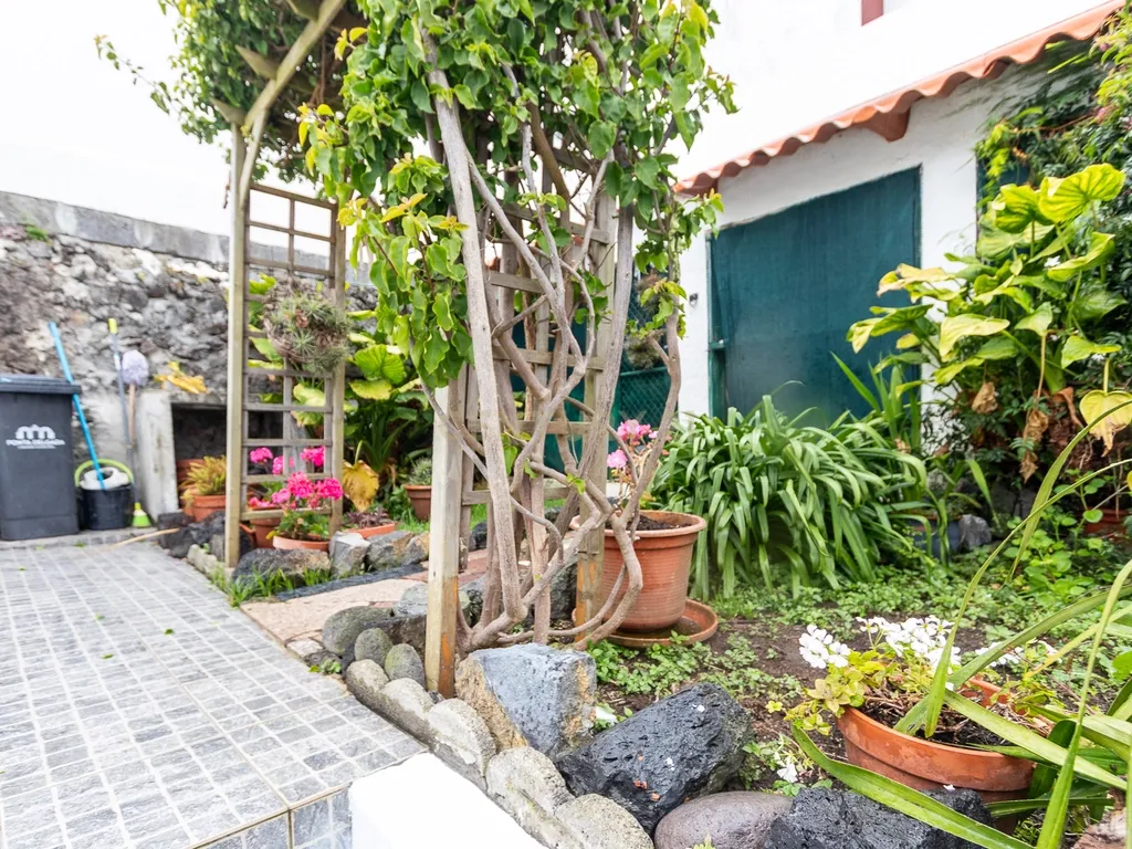 Casa Renovada com Vista para a Cidade em Ponta Delgada - Image 38