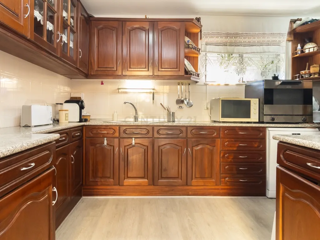 Moradia em Banda de 5 assoalhadas na Banática - Image 11