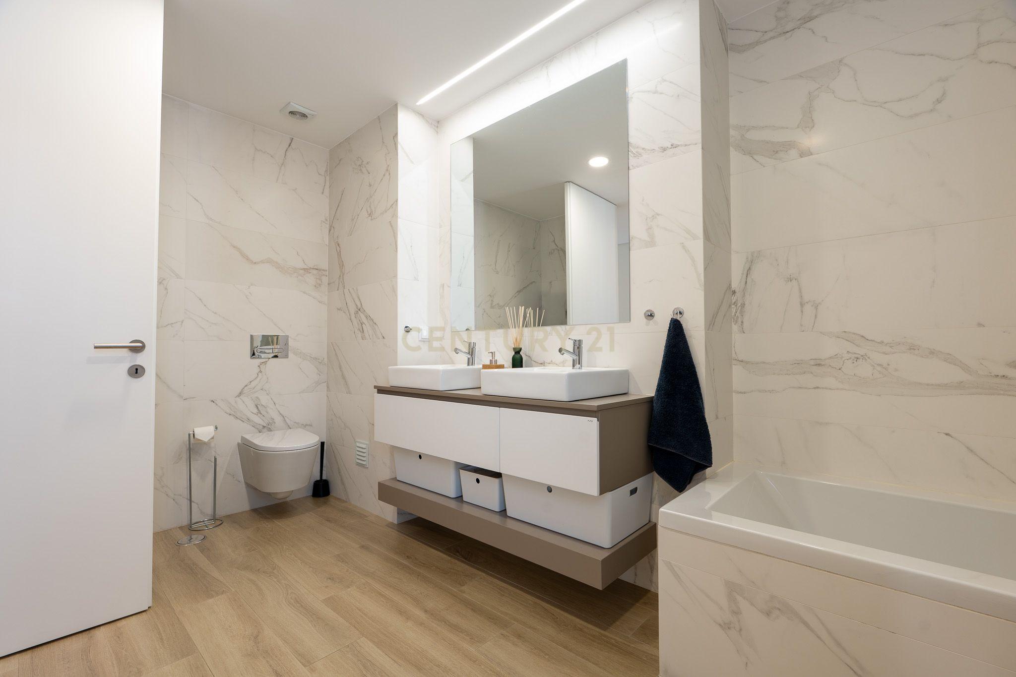 Apartamento T3+1 duplex, com terraço e estacionamento, no centro da cidade de Torres Vedras - Image 30