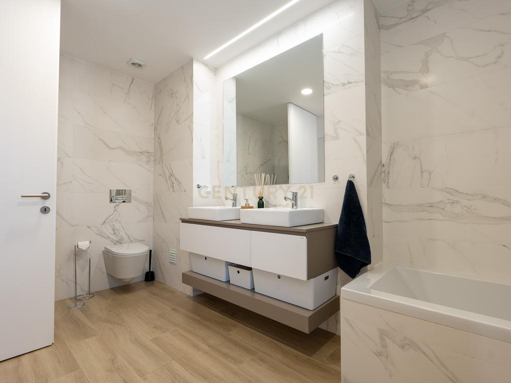 Apartamento T3+1 duplex, com terraço e estacionamento, no centro da cidade de Torres Vedras - Image 30