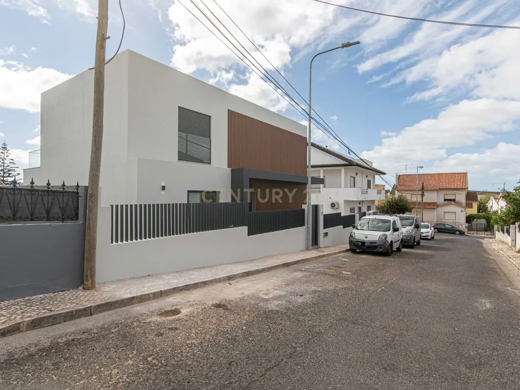 Moradia T4 Premium independente com Piscina (Nova Construção) / Barcarena - Image 9