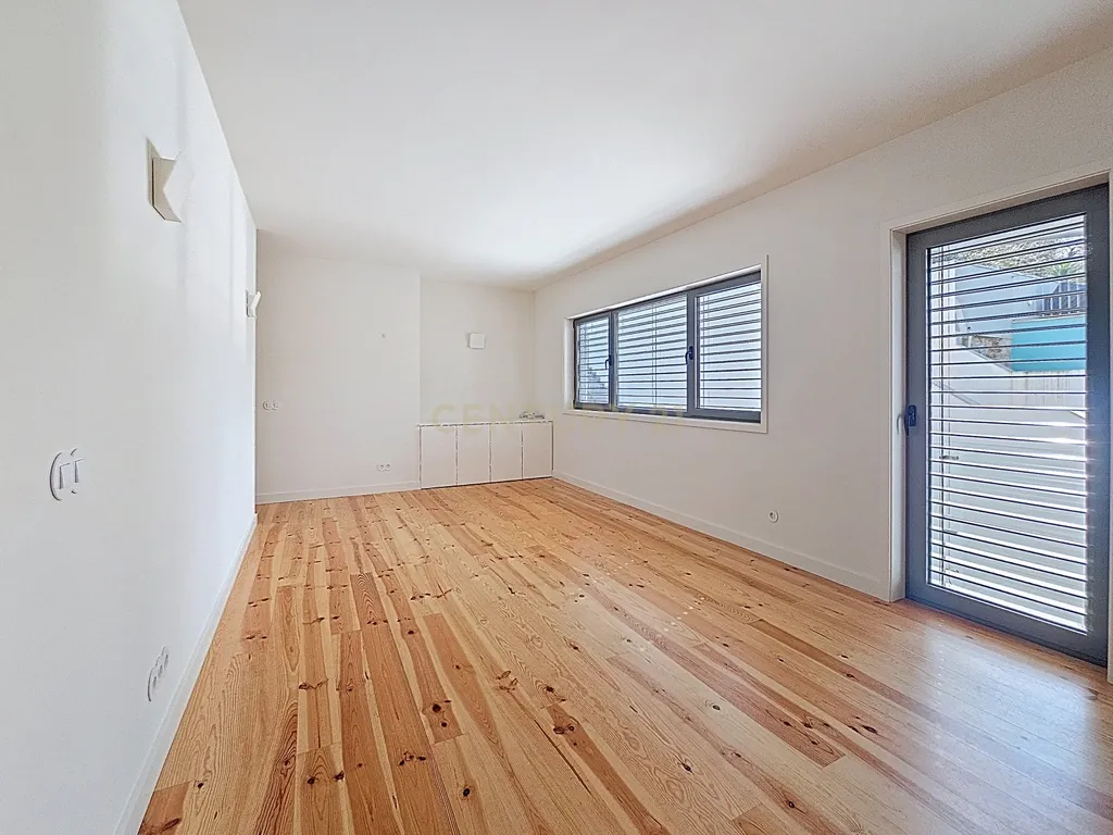 Apartamento T2 Novo – Rua do Bonjardim, Porto - Image 4
