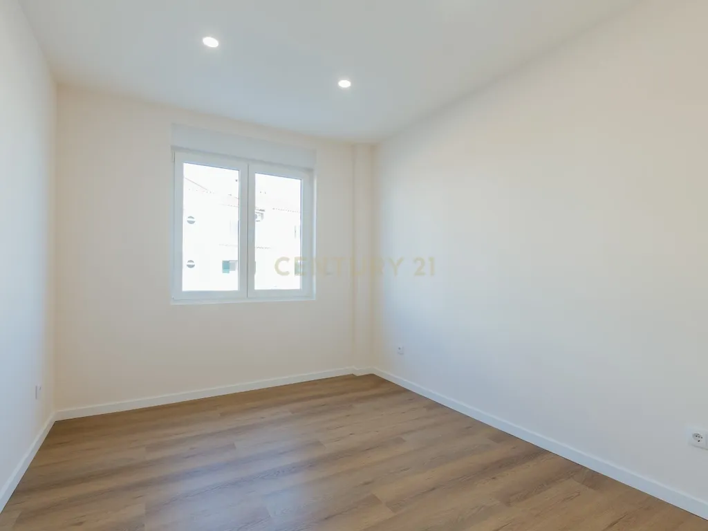 Apartamento T3 moderno e espaçoso no coração do Pinhal Novo - Image 17