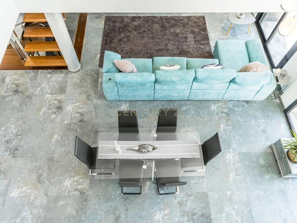 Luxuosa Moradia T4 com Vista Mar e Piscina em Almería - Image 15