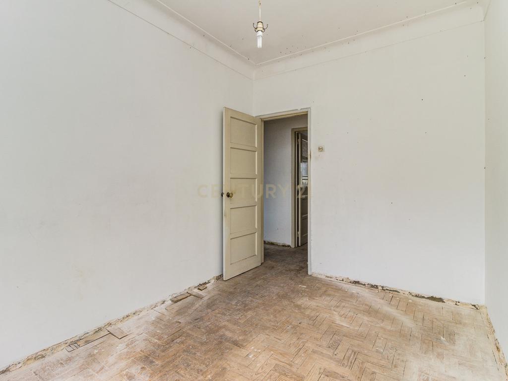 Apartamento T2 em Remodelação - Portela de Sintra - Image 17