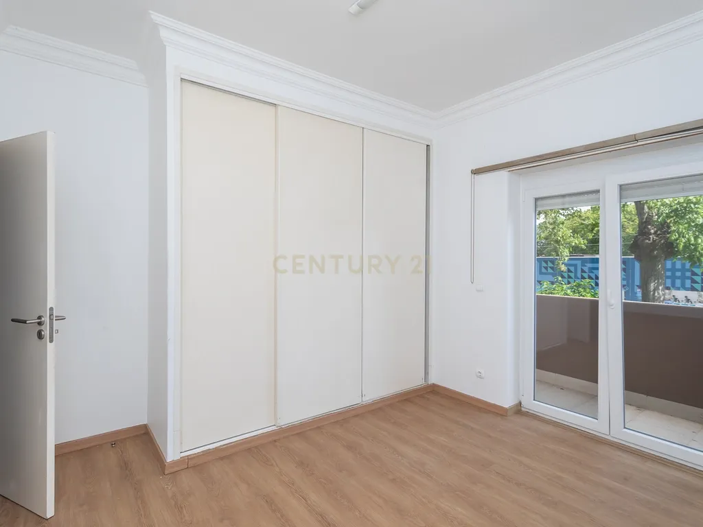 T2 Carcavelos Centro - Image 10