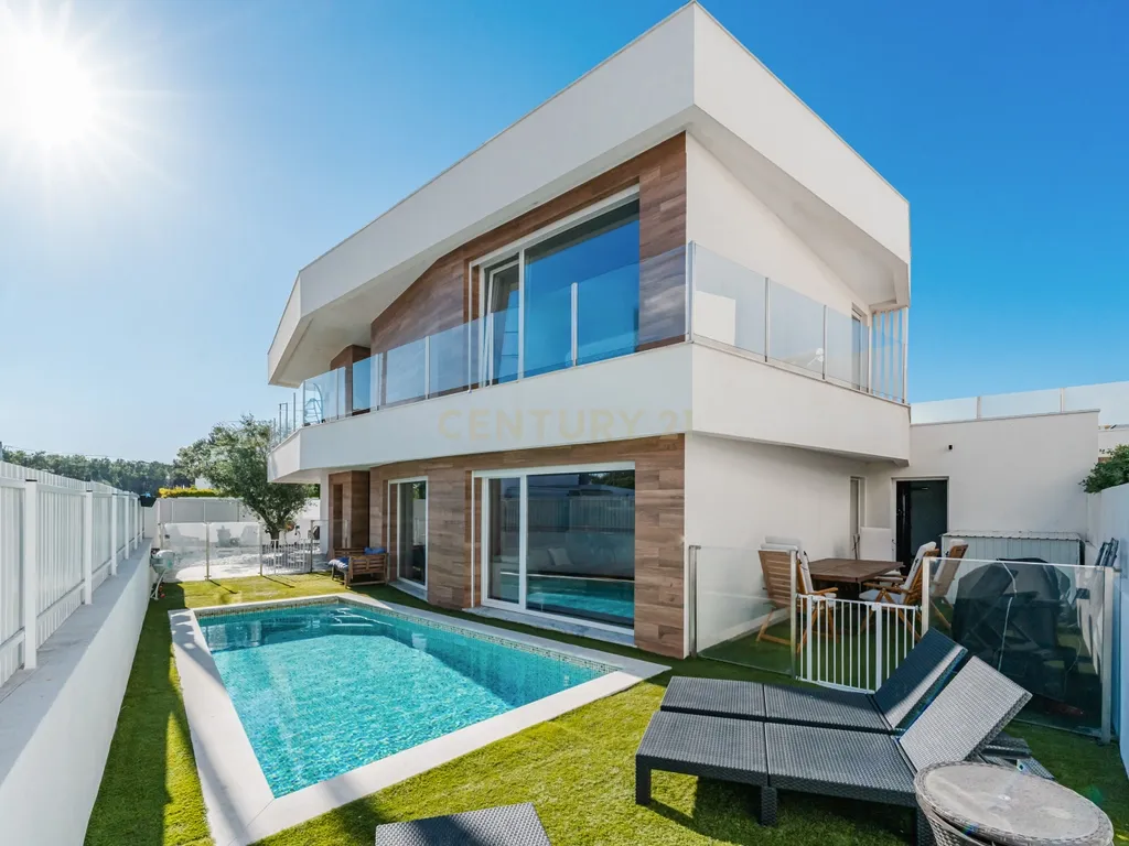 Moradia T4 Contemporânea com piscina, na Aroeira, perto do golf e praias - Image 1