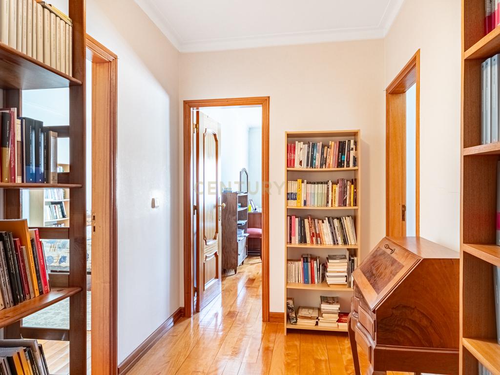 Penthouse T3 + Sótão (2 divisões) com Vista Mar, nos Jardins da Parede - Image 33