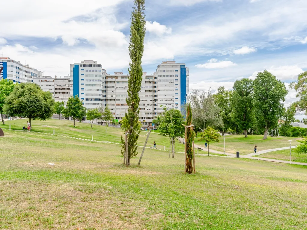 T3 Almada (PRAÇA SÃO JOÃO BATISTA) - Image 13