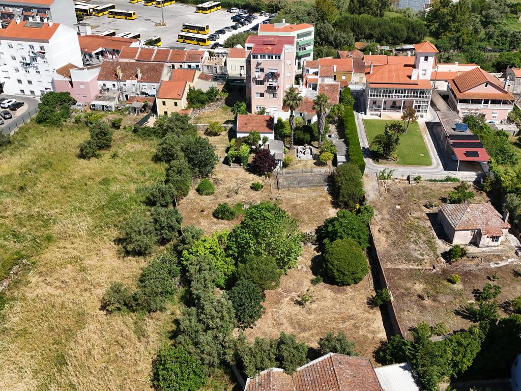 Moradias inseridas em terreno de 2400 m2 - Image 1