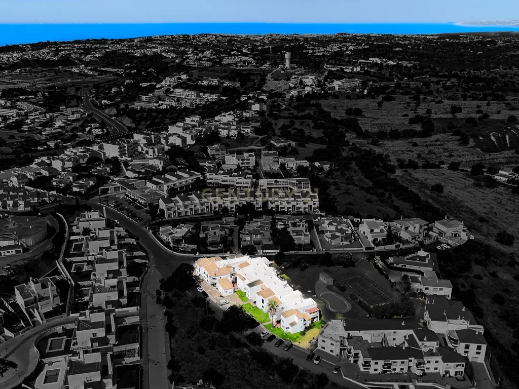Apartamento T2 de 105m2 com Varanda e Vista Campo – Páteo, Albufeira - Image 25