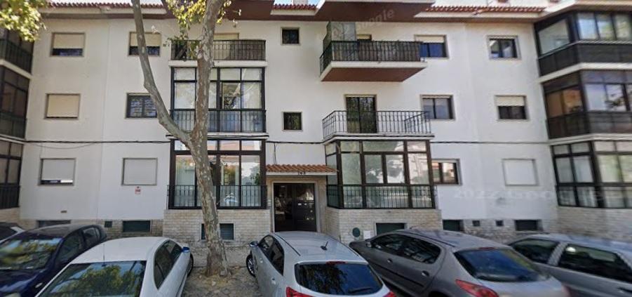 T2 remodelado com garagem em Cascais - Image 24