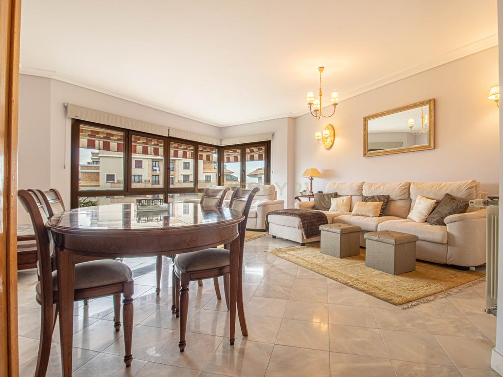 Apartamento T4 no Real Forte c/ 2 Box - Image 1