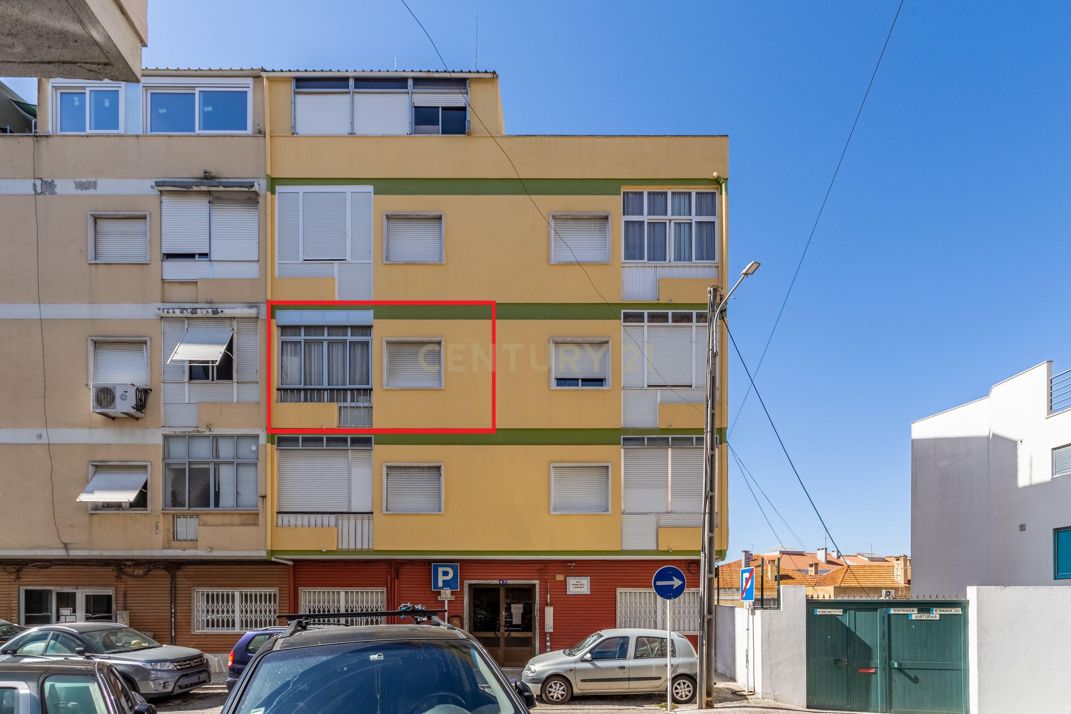 Apartamento T2 em Sacavém