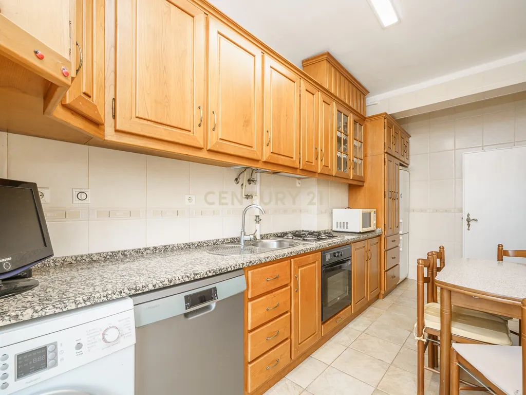 Apartamento T2 na Moita com 2 Varandas e Ponto de Carregamento para Veículos Elétricos - Image 5