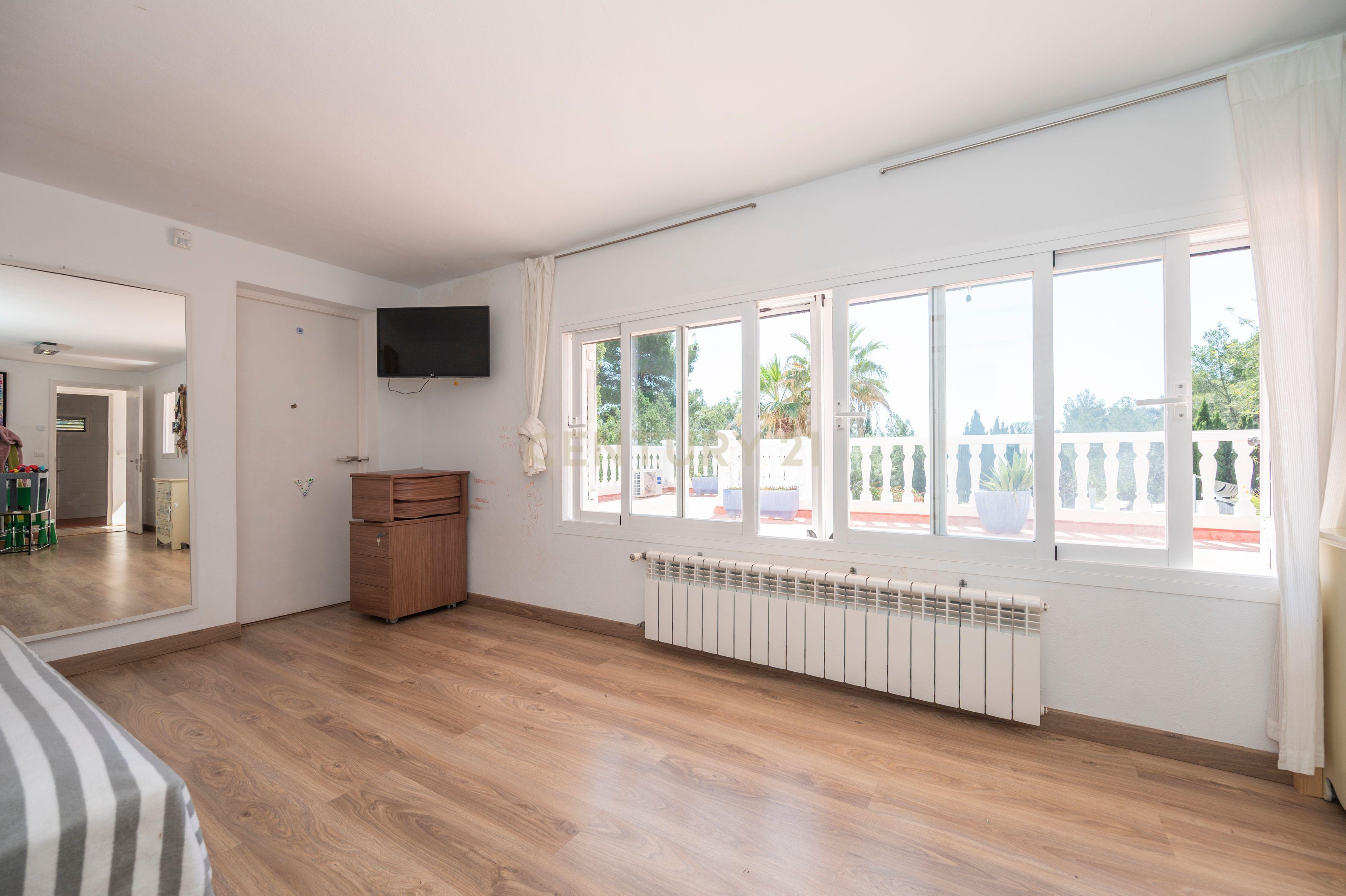 Moradia para reformar em Santa Eulália com piscina e vista panorâmica. Ótima oportunidade para investidores. - Image 35