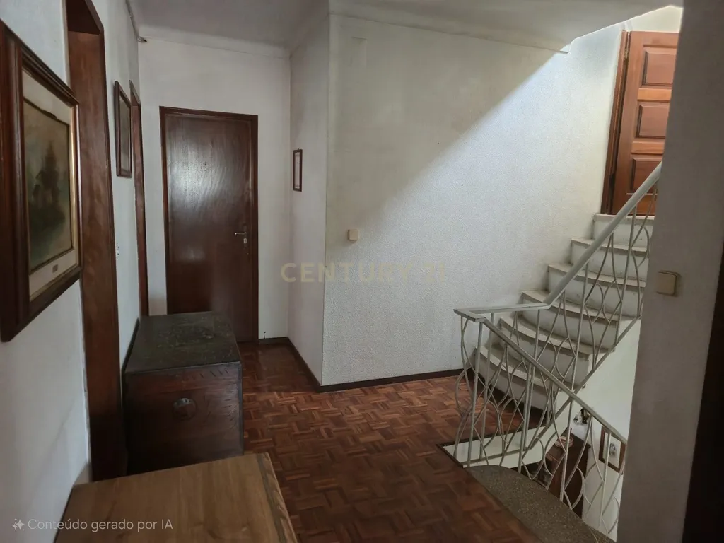 Excelente Moradia T5+2 Samora Correia - Image 11