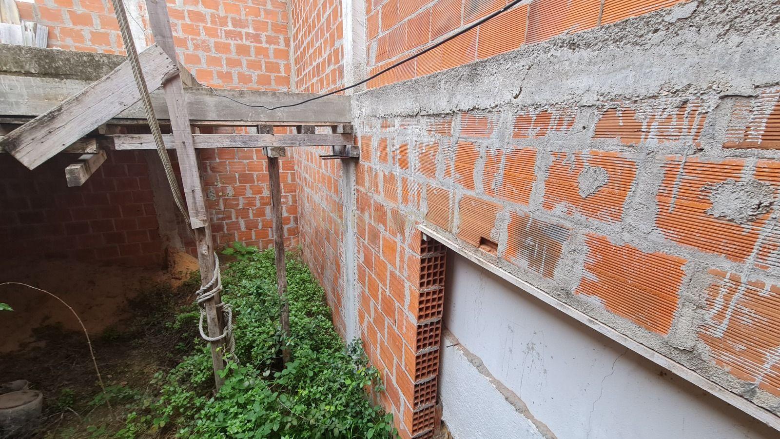 Fotografia 5 de Terreno com Construção de 48m² no Cartaxo – Excelente Oportunidade com Potencial