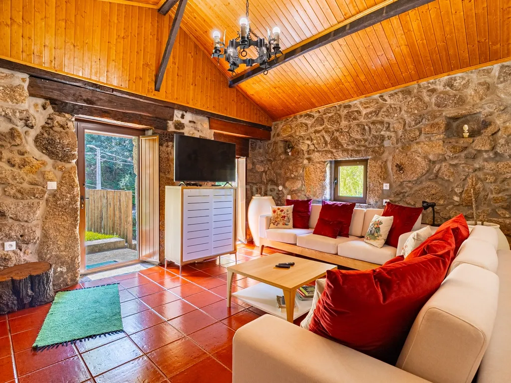 Um Refúgio no Gerês com 2 casas junto ao Rio - Image 4