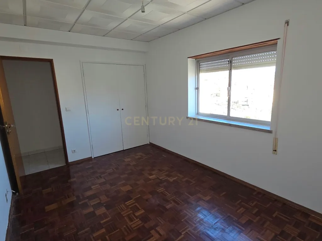 Arrendamento T3 com Garagem | Boas Áreas | Bairro de Santa Apolónia - Image 16