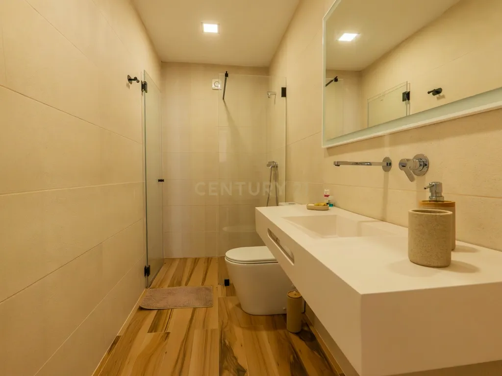 Moradia T2 Premium com Piscina, Suite e Acabamentos de Excelência - Image 10