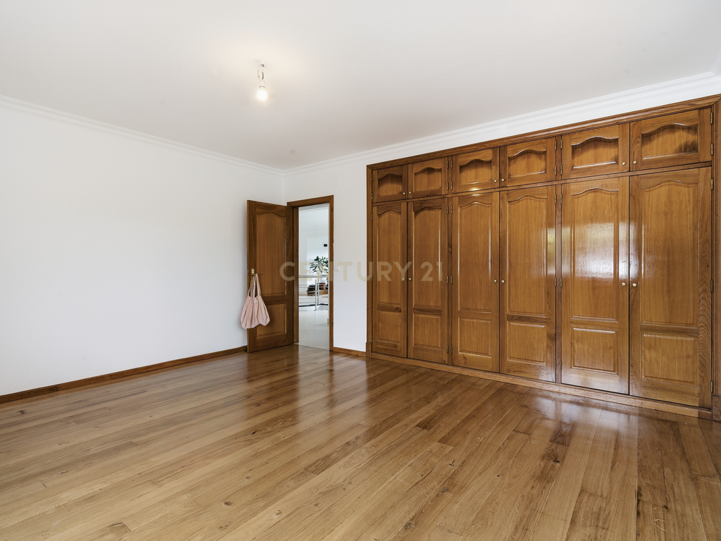 Moradia T5 na Gondruzeira-Ponte de Rol, Torres Vedras - Image 19