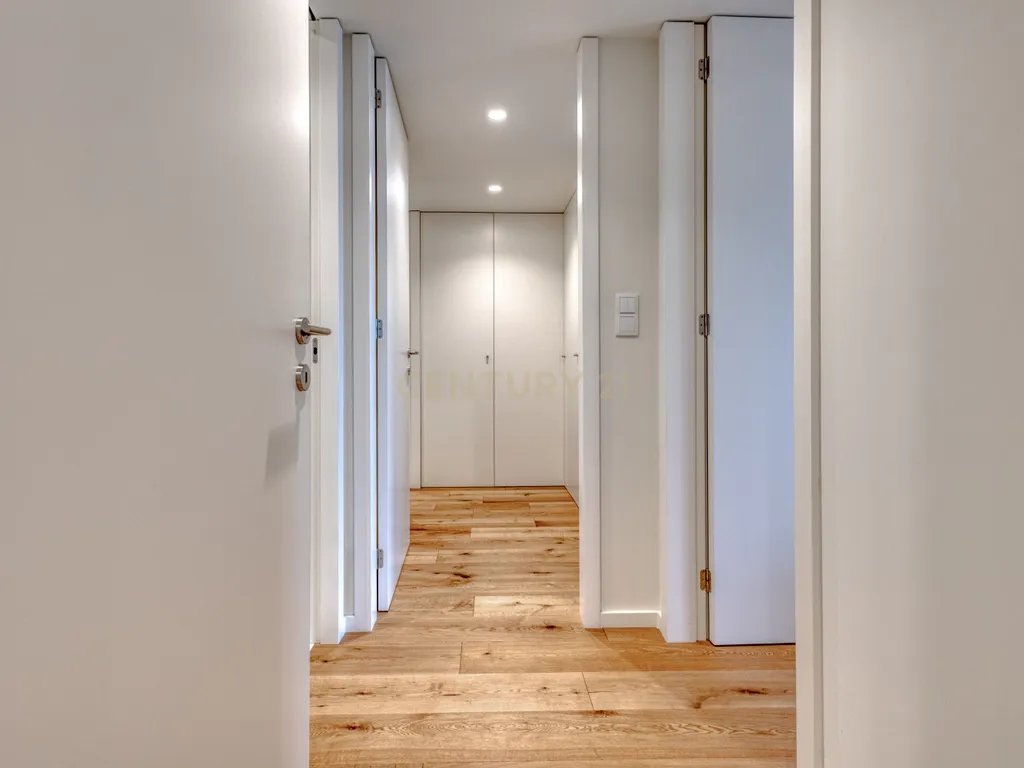 T2 Último Piso Semi-Novo com varanda na Madalena - Image 9