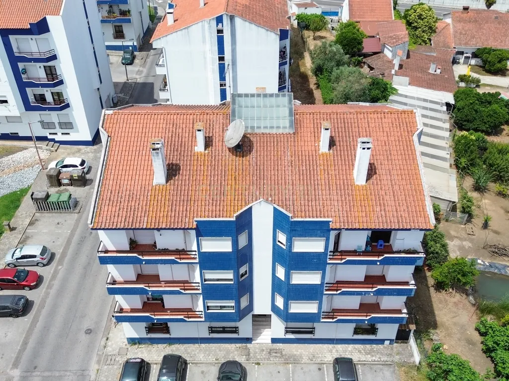 Apartamento T3 com garagem e arrecadação em Abrantes - Image 1