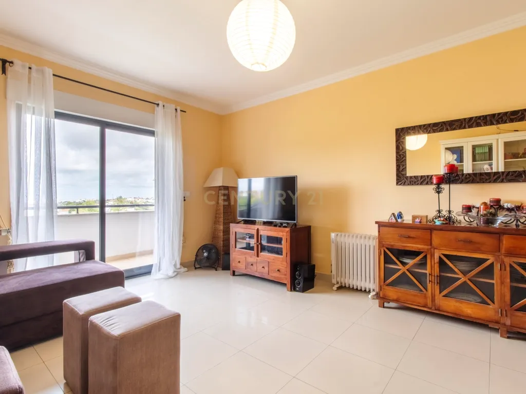 Espaçoso T3 com Varanda em Caparica, Almada - Image 24