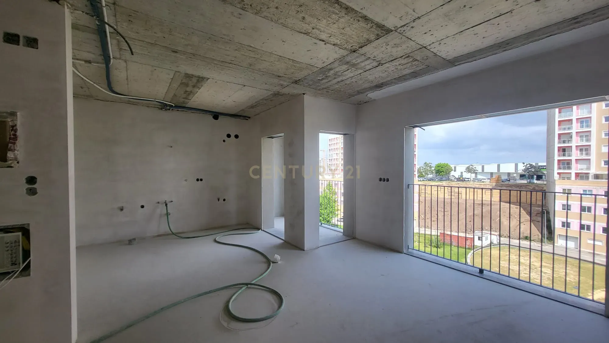 APARTAMENTO T2 COM TERRAÇO | SANTA MARTA DO PINHAL | CORROIOS - Image 4