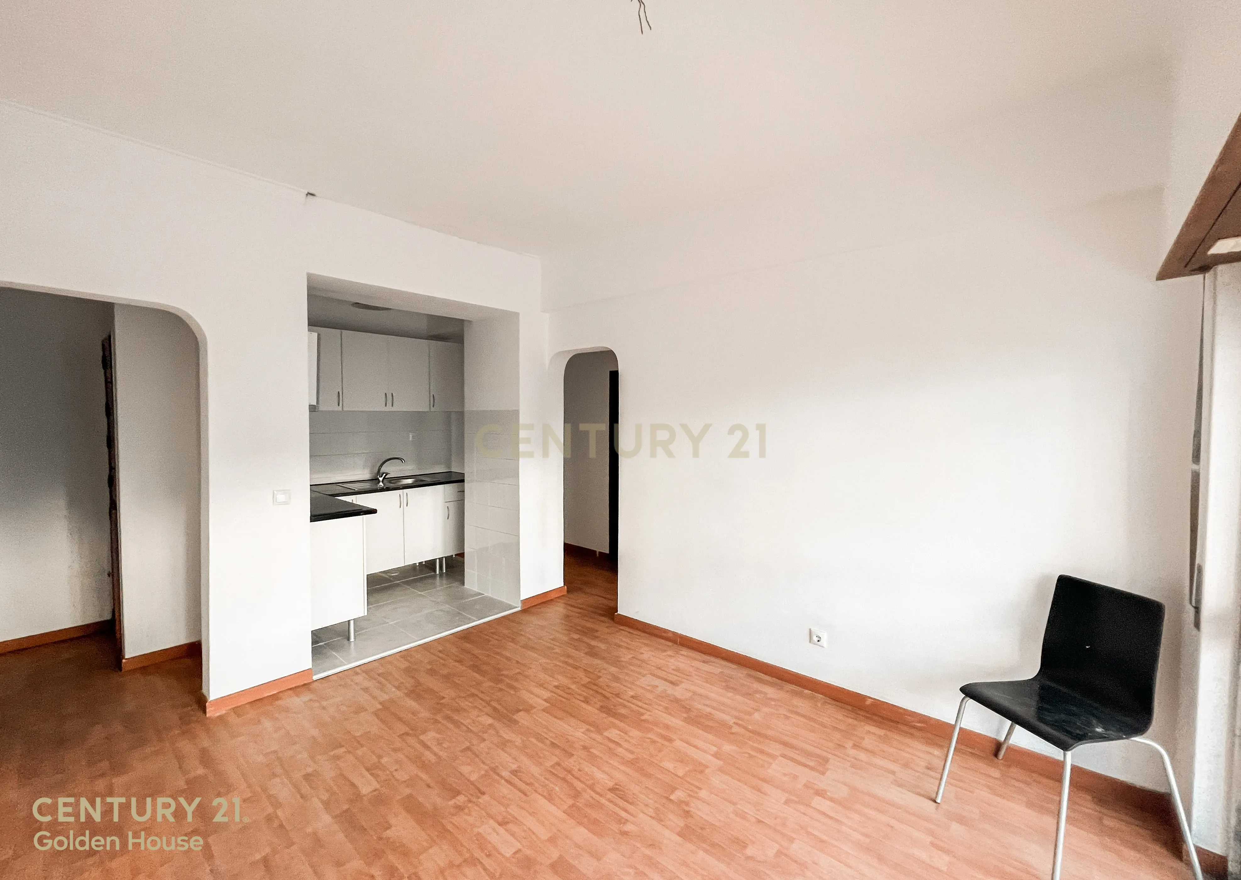 Apartamento Renovado T1 com Vista Panorâmica em Lisboa - Image 2