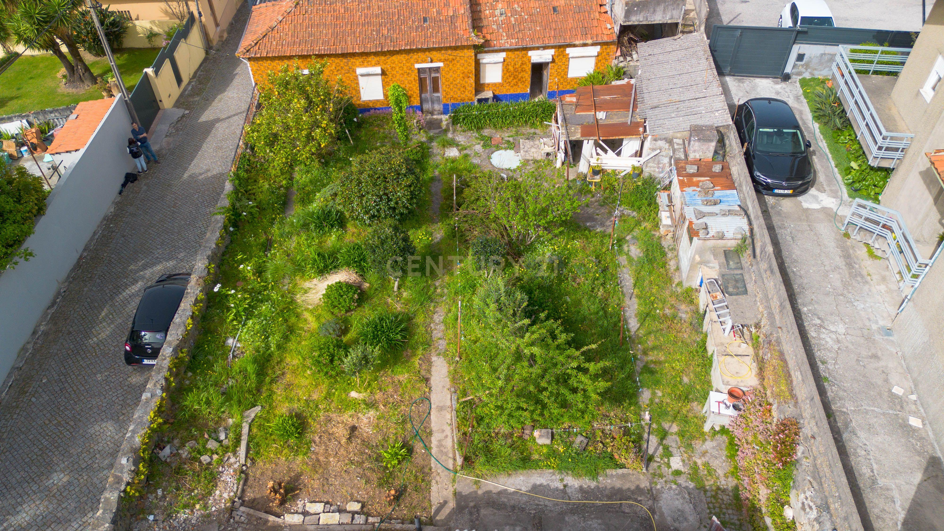 Terreno na Madalena com PIP em aprovação para 3 moradias novas.