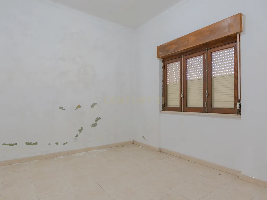 Moradia Isolada com Terreno de 1041 m² – Um Mundo de Possibilidades! - Image 36