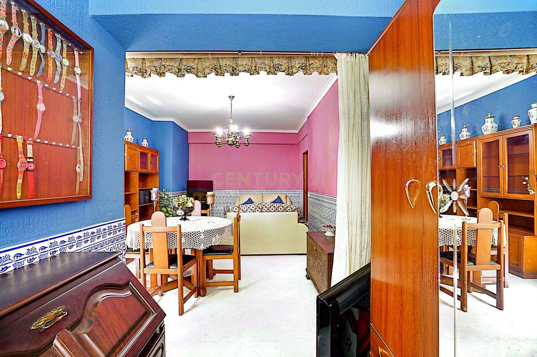 Fotografia 5 de Apartamento T3 convertido em T2 em Linda-A-Velha - excelente localização
