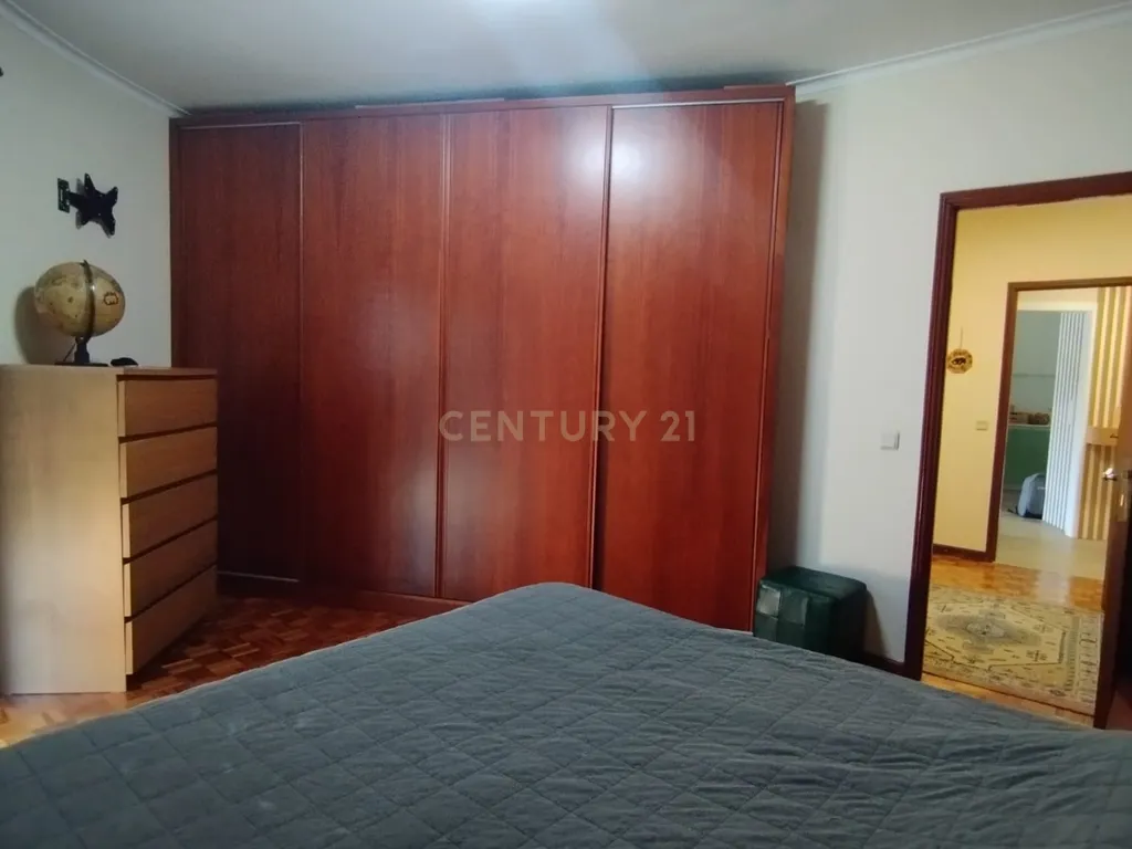 Apartamento T3 em muito bom estado com box, Valbom - Image 7