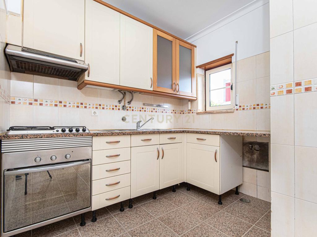 Espaçoso Apartamento T2 Póvoa da Galega com Terraço e Vista Desafogada - Image 23